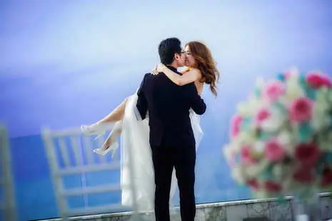 Fun and relax post wedding photo session on Koh Lanta.