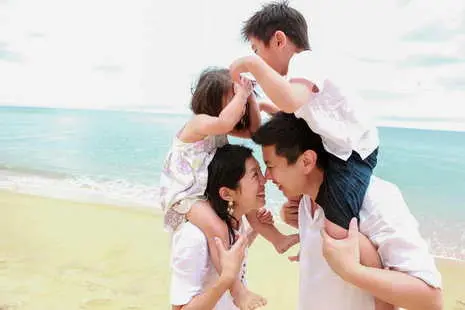 koh Lanta and Phi Phi islands portrait family photographer