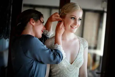 Bride getting ready image, shooting by Koh Lanta photography team.