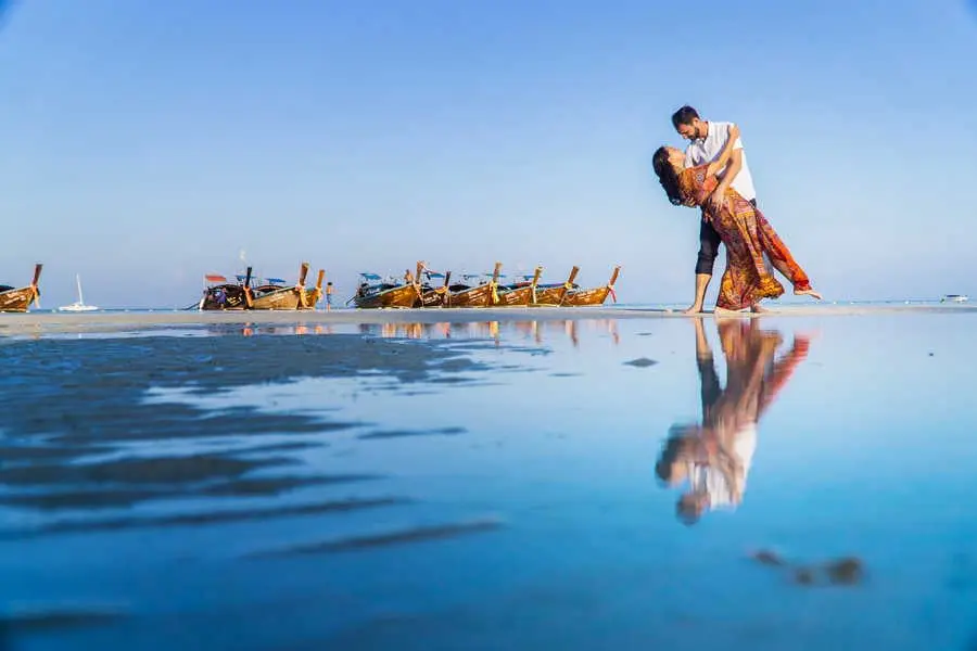 Destination honeymoon photo session at Laem Tong Beach, on Koh Phi Phi Don. Capture this beautiful moment by " phiphiphotography.com " 