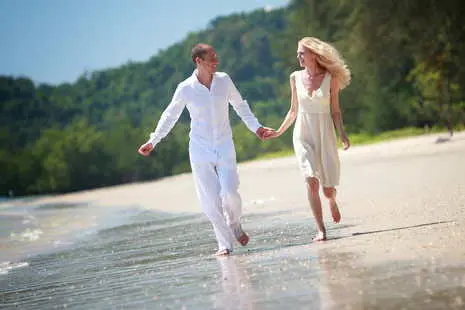 Krabi elopement on the beach photo shoot. Capture by Krabi best and affordable photographer 